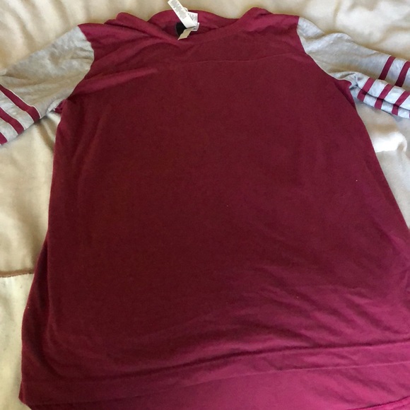 Adidas shirt med length sleeve high low back - Picture 1 of 3